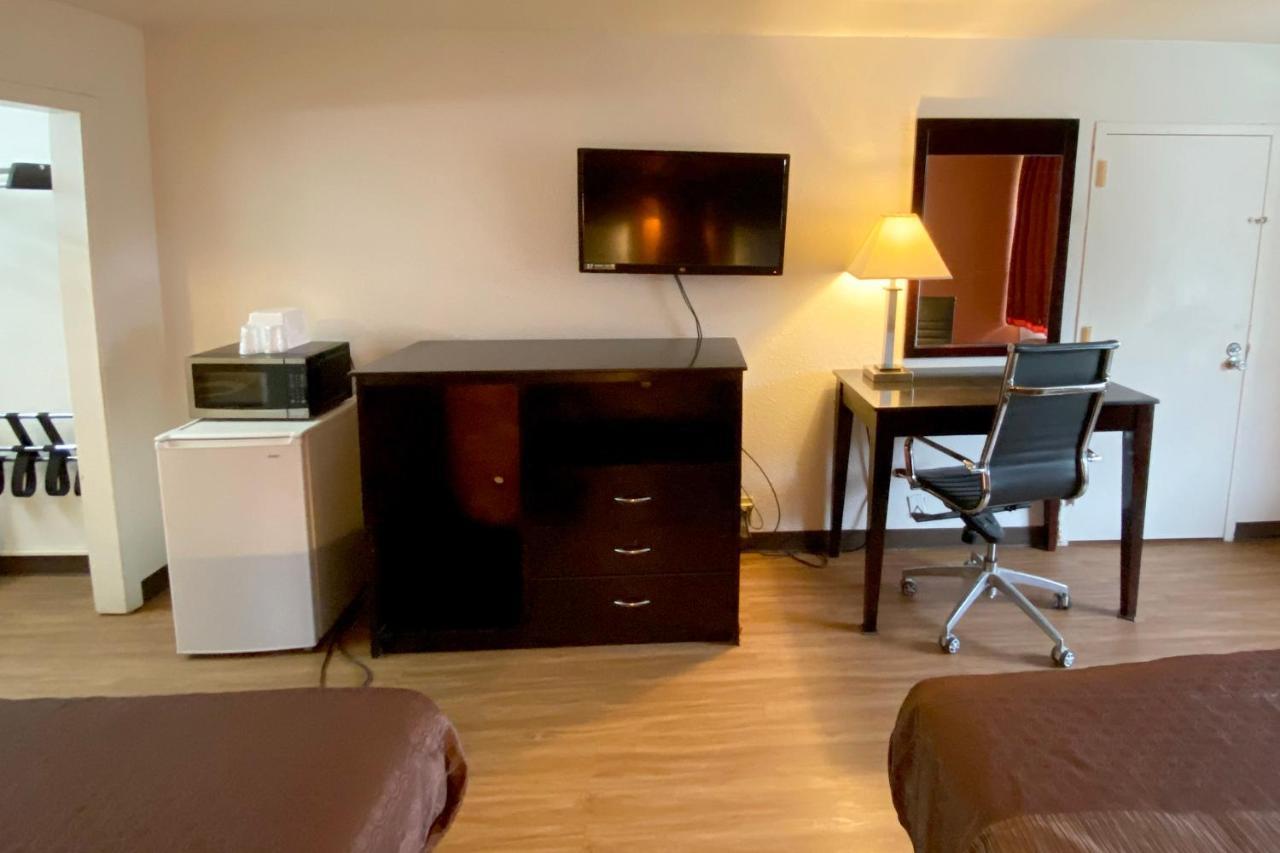 Landmark Hotel Leesville Εξωτερικό φωτογραφία